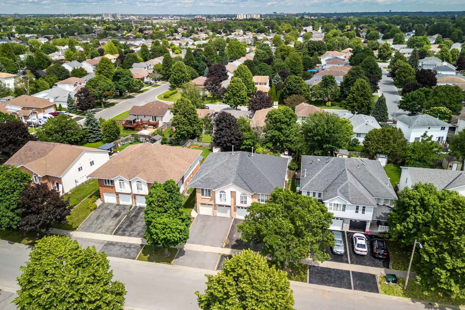 653 Barnsley Crescent
