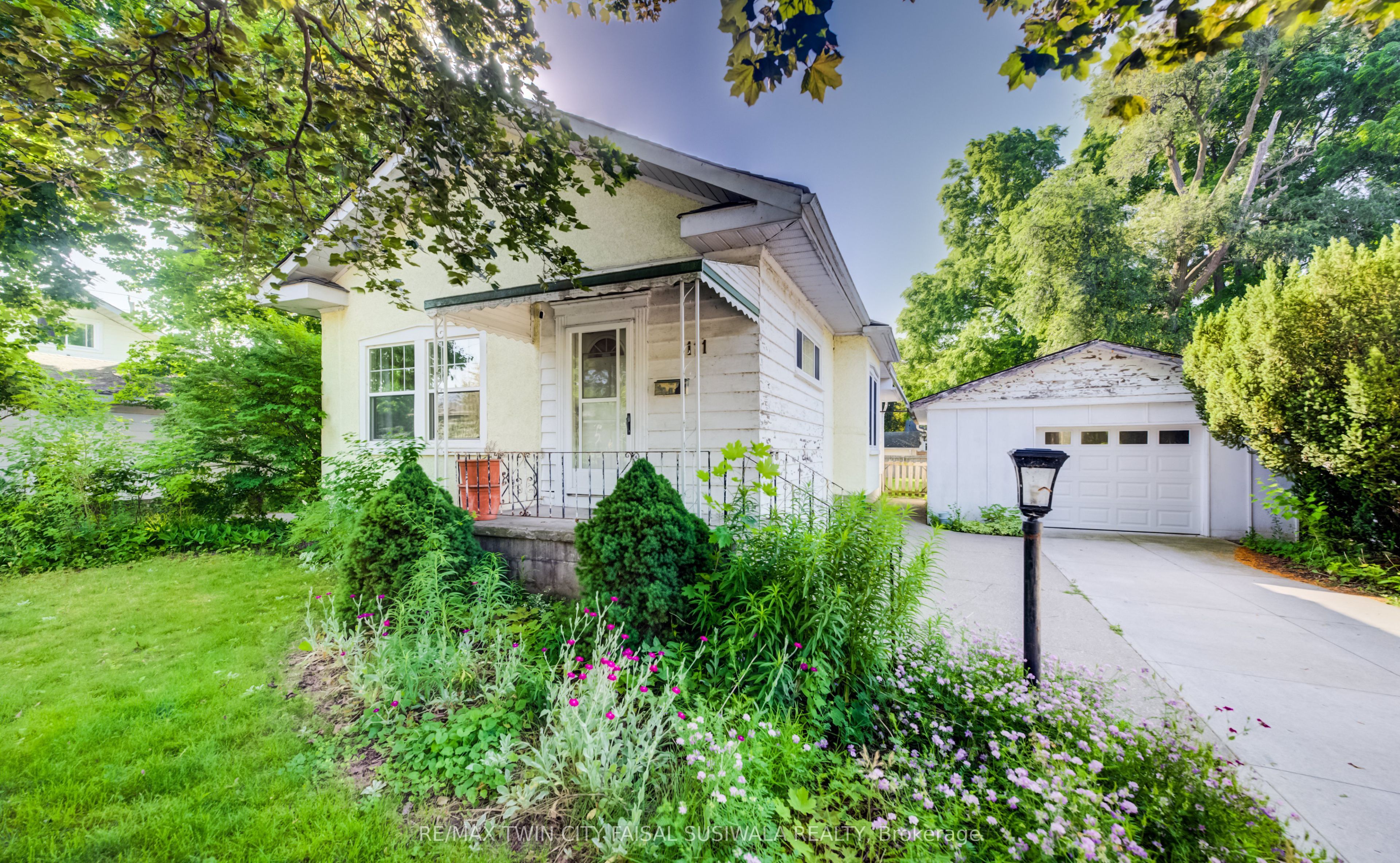 111 Pinewood Avenue, Cambridge, ON, N3H 2M3