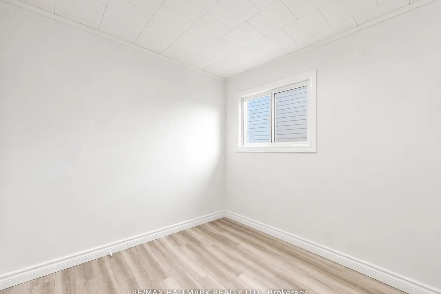1053 Elm Road photo 4