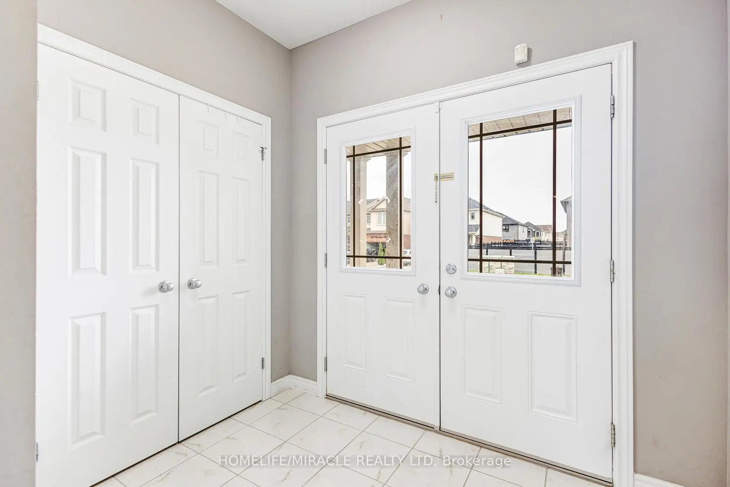 417 Rivertrail Avenue photo 3