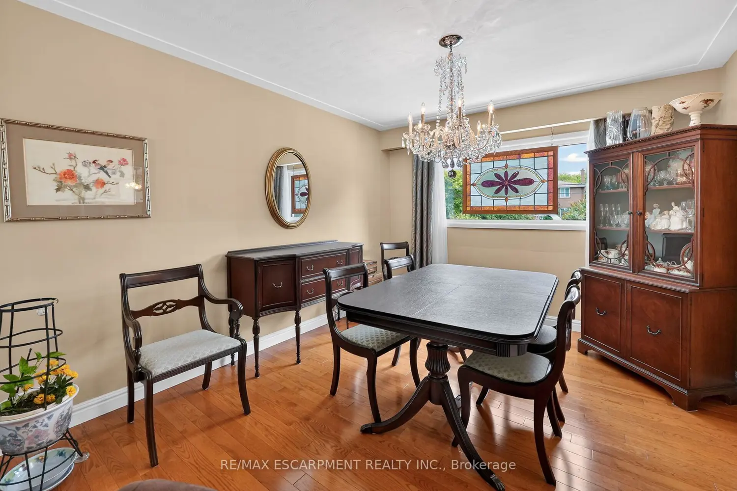 99 Elmhurst Drive photo 4