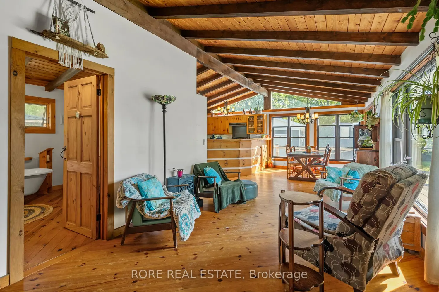 2858 Beach Avenue photo 5