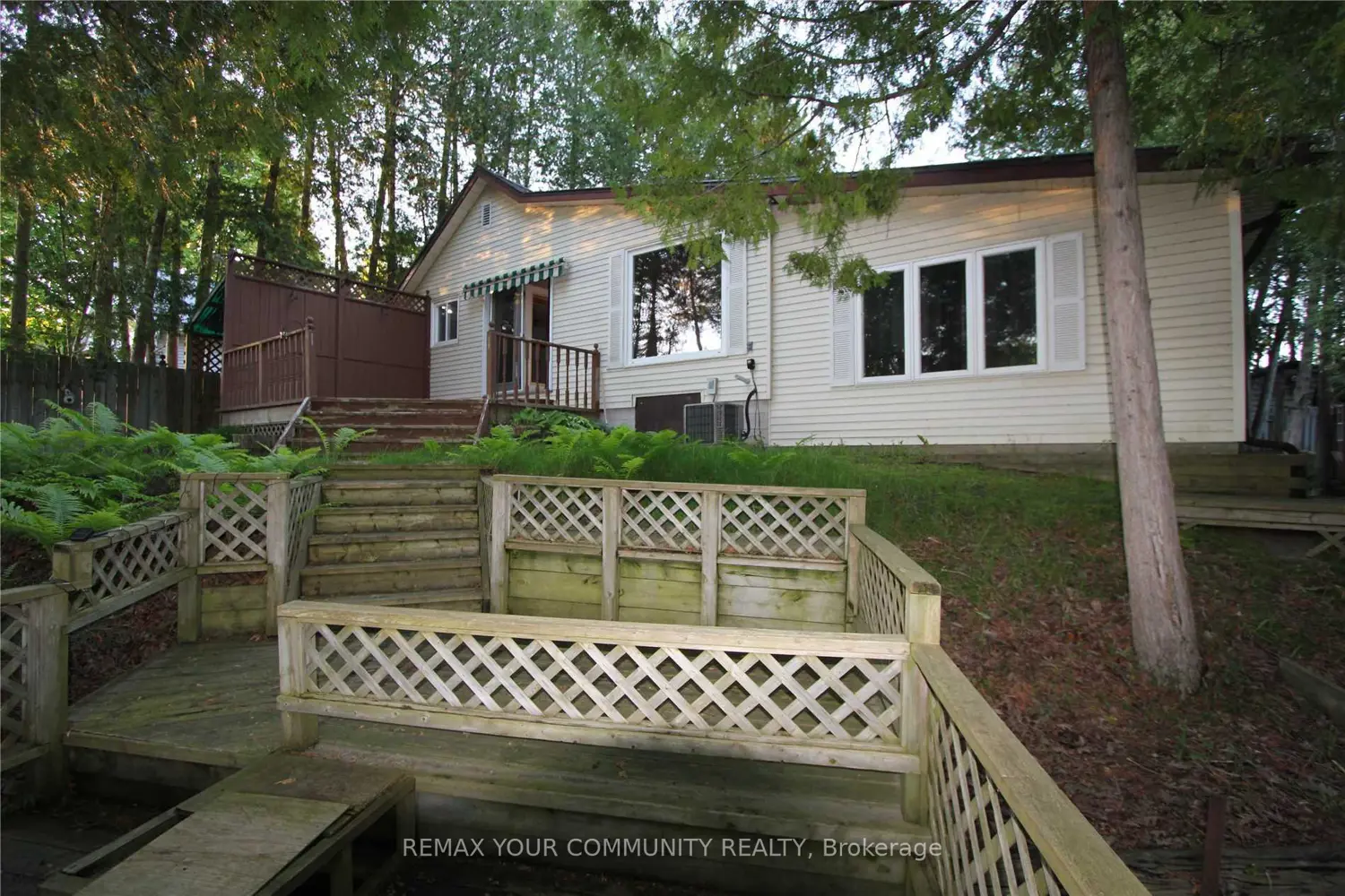 184 Riverbank Drive photo 2