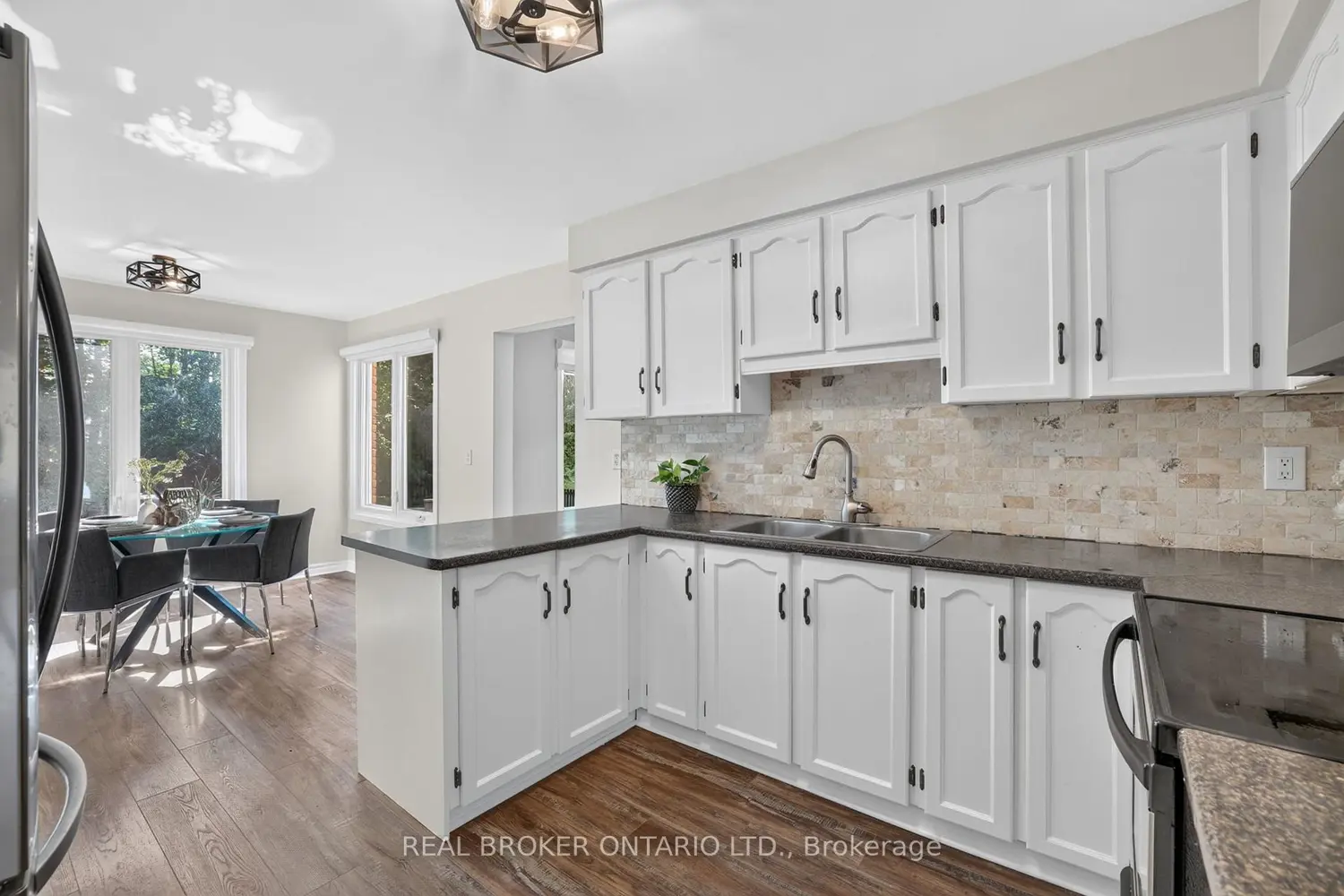 221 Park Avenue photo 4