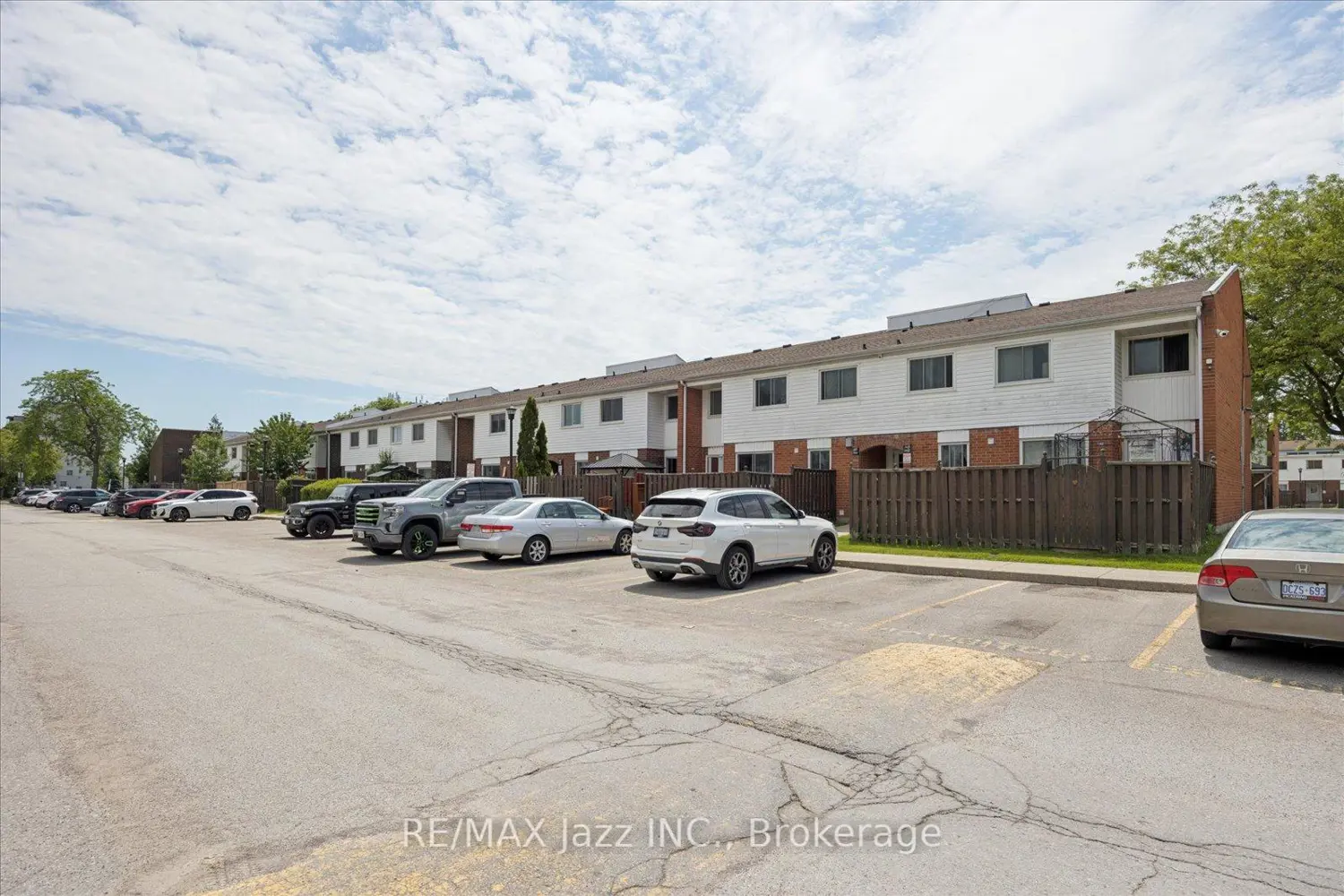 1010 Glen Street 144 photo 3