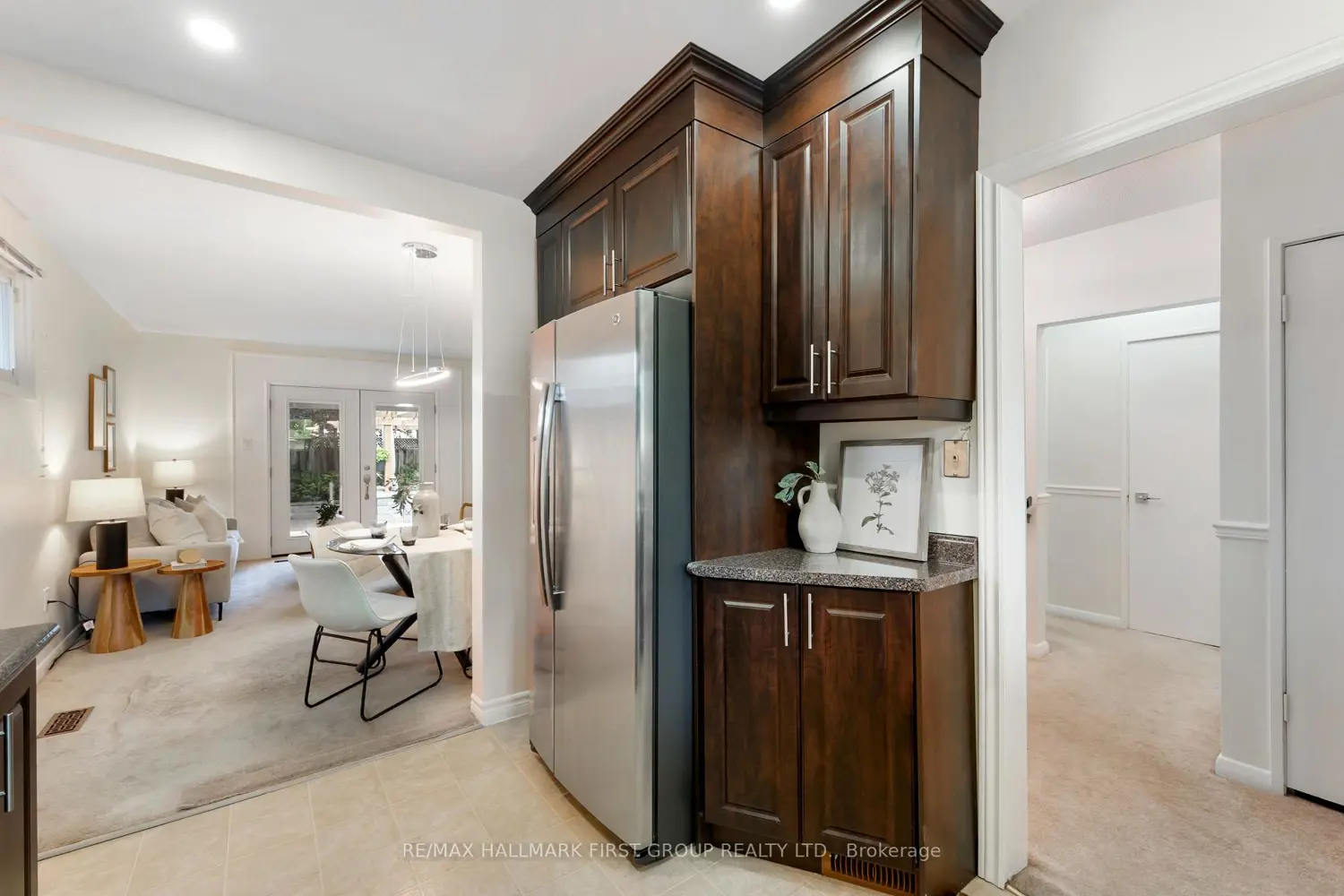 945 Donovan Crescent photo 4