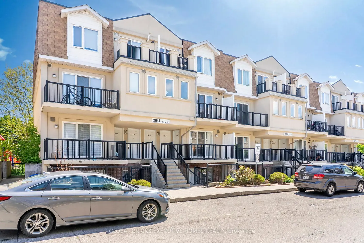 3041 Finch Avenue 2054