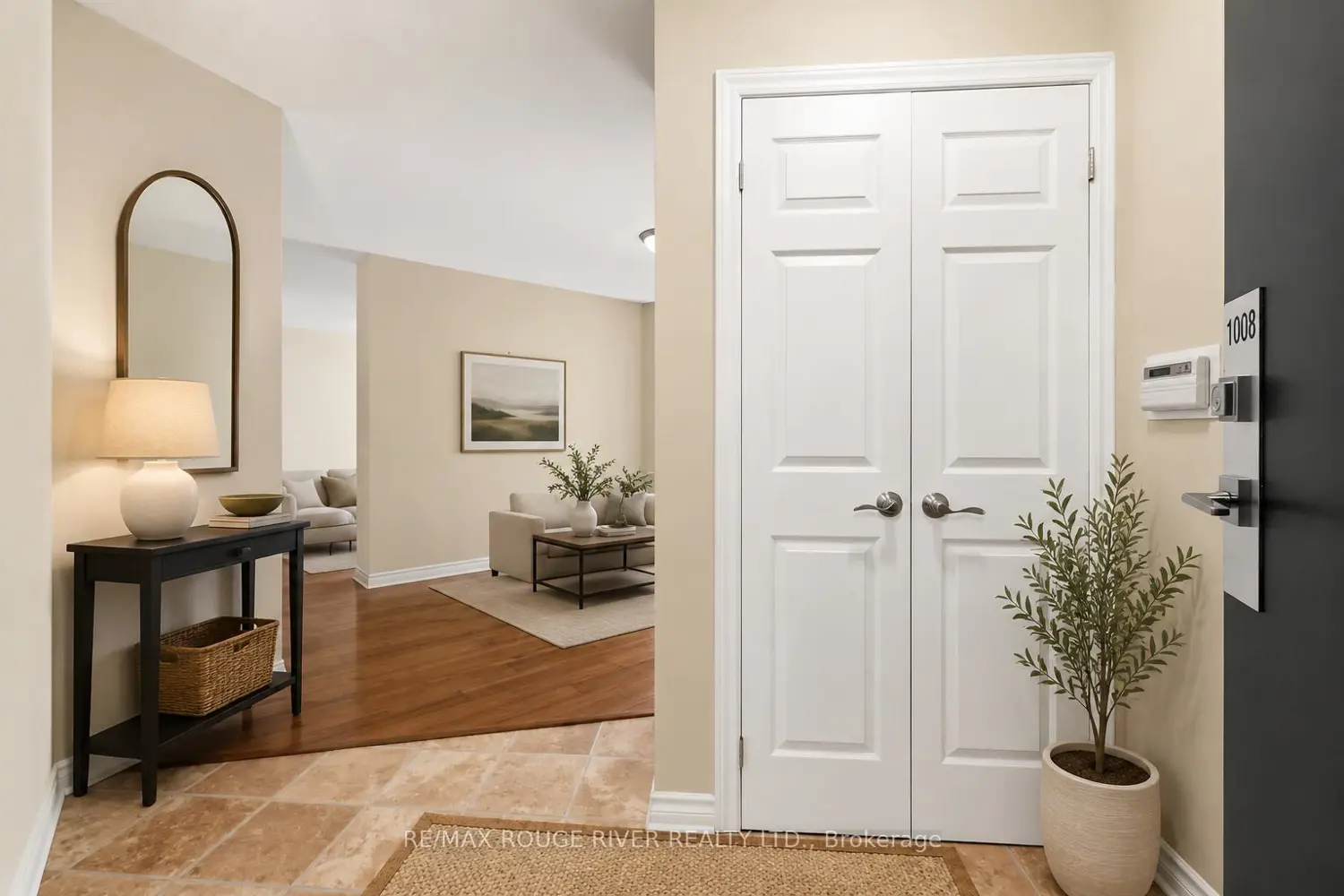 3650 Kaneff Crescent 1008 photo 2