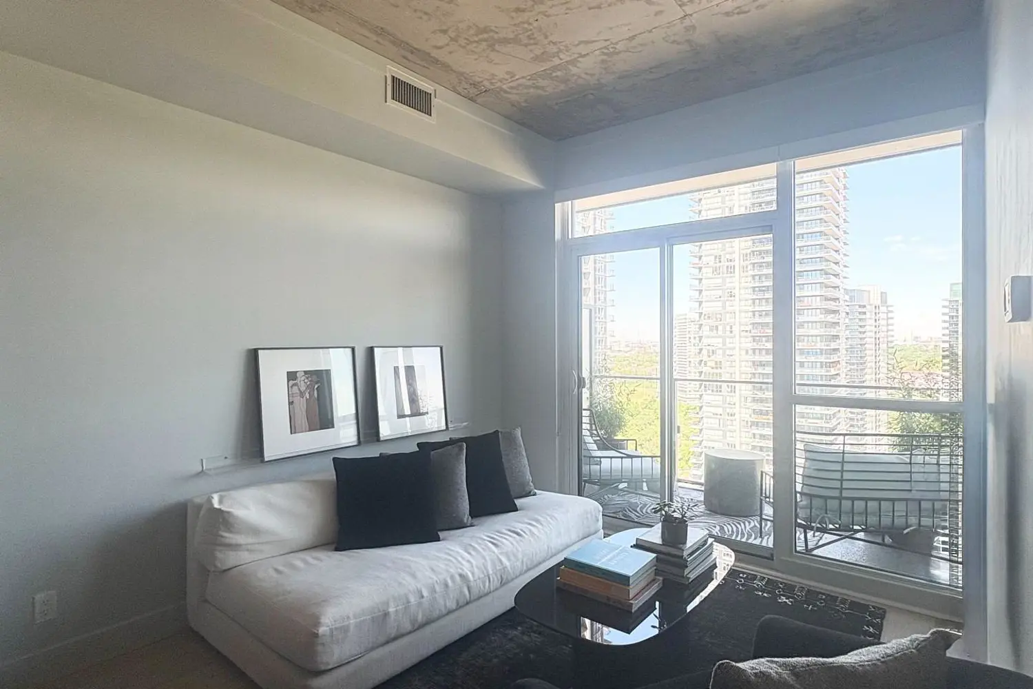 2200 Lake Shore Boulevard 2806