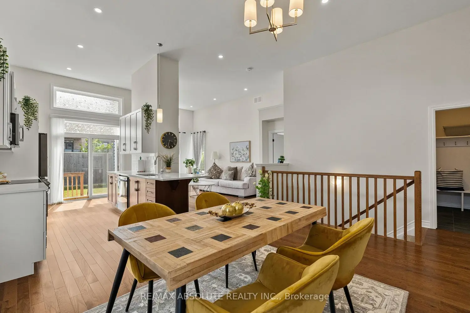 231 Shinny Avenue photo 2