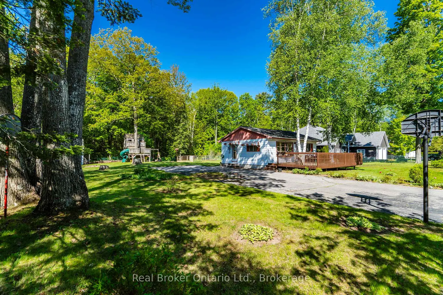24 Poplar Drive photo 3