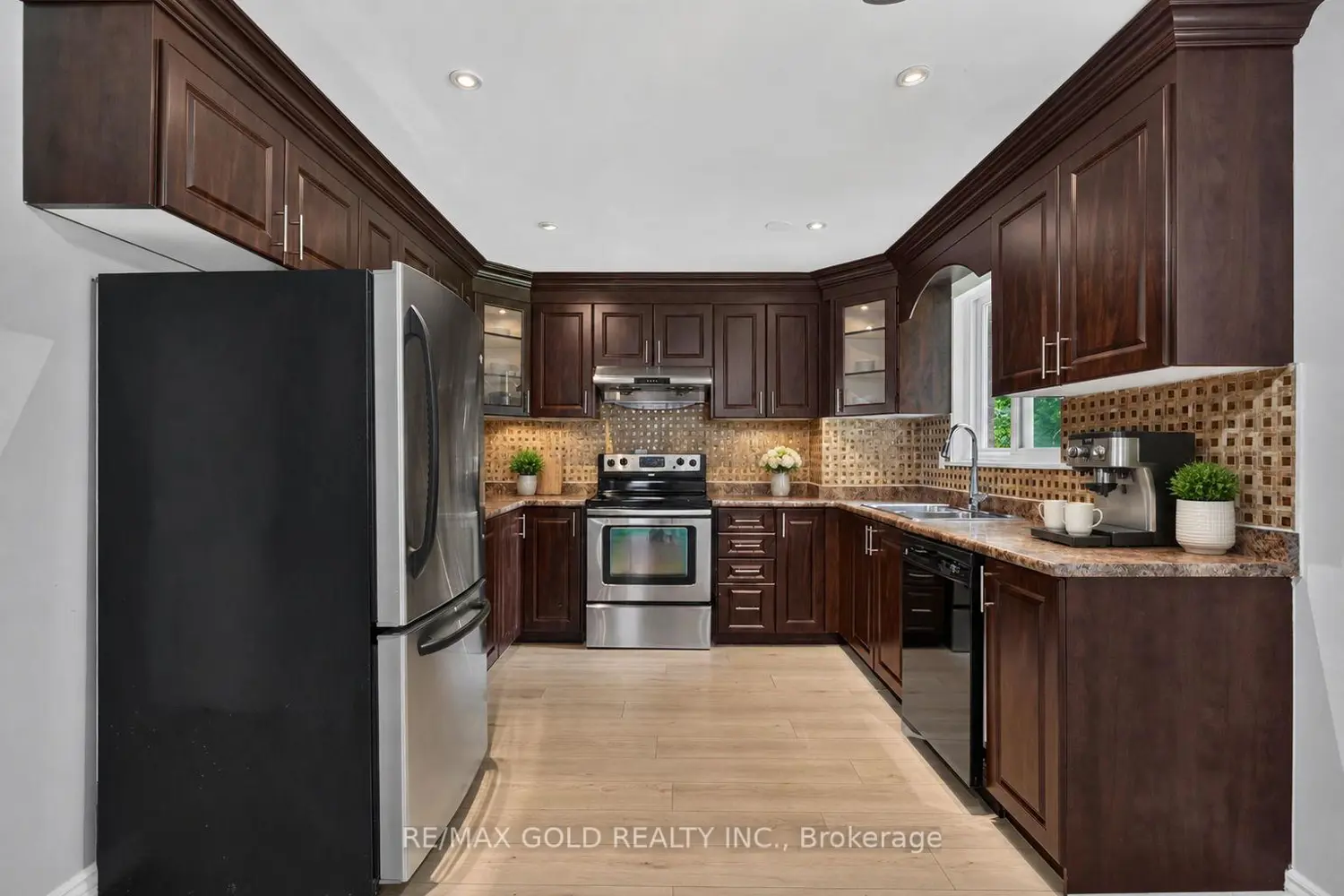83 Cathcart Crescent photo 4