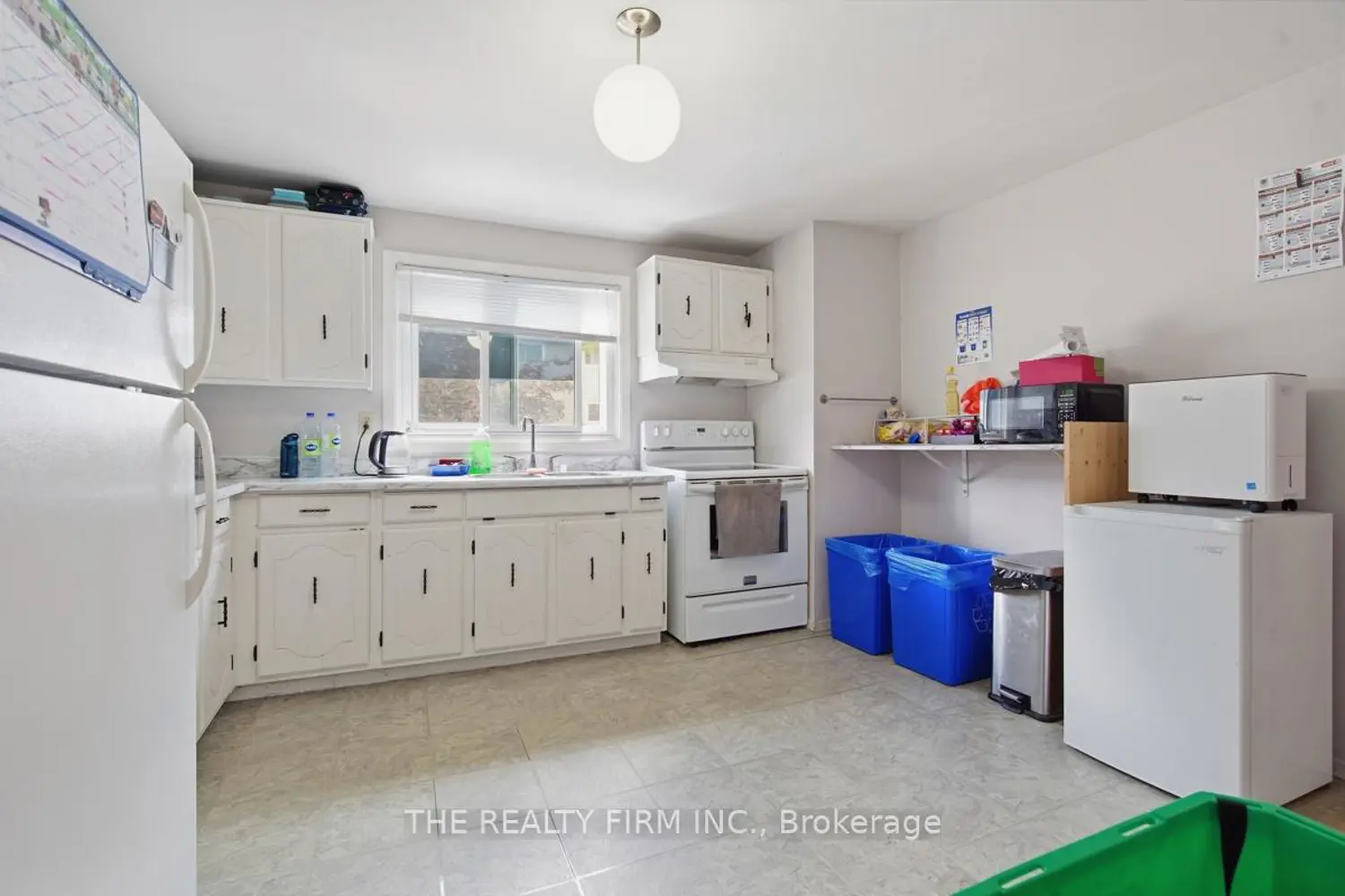 159 Sandringham Crescent 32 photo 3