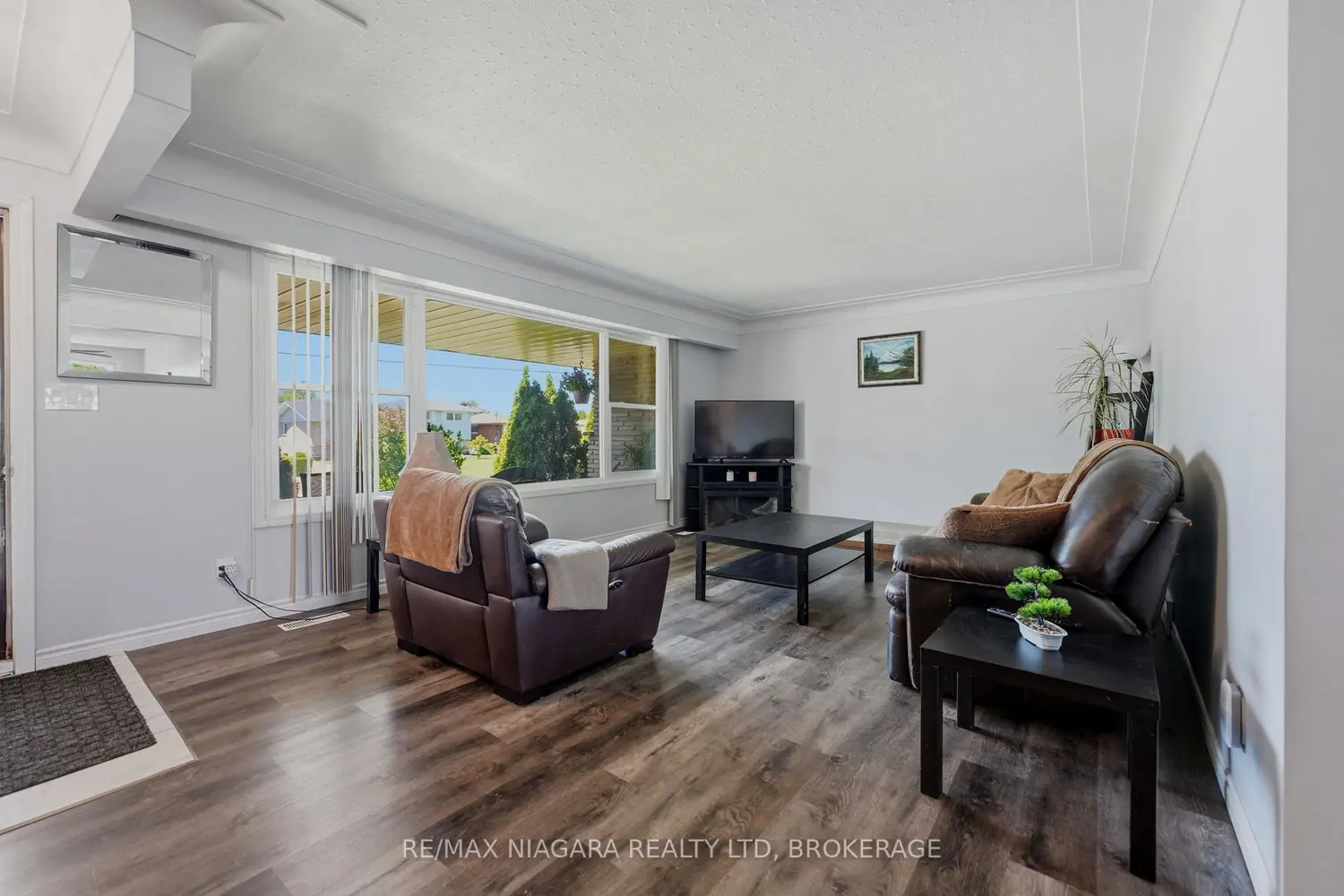230 Wellington Street photo 4