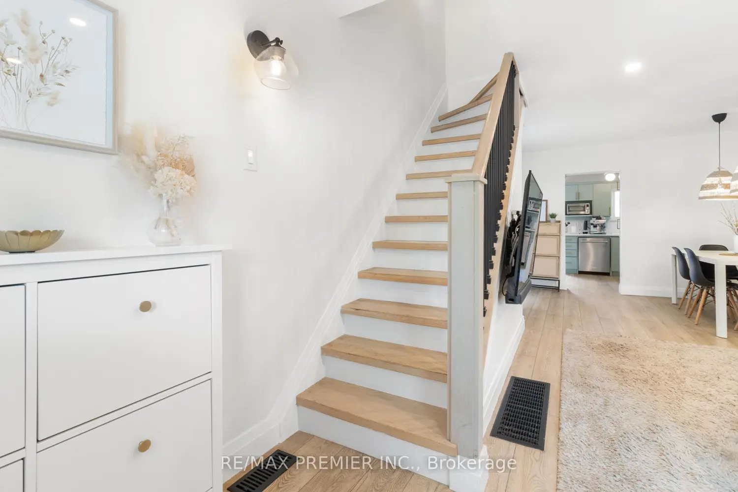 224 John Street photo 3