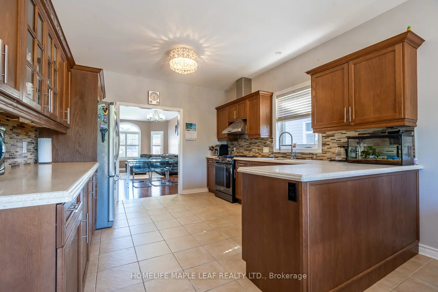 8625 Kelsey Crescent photo 5