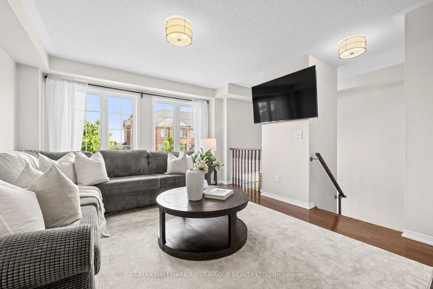 17 Edison Way photo 3