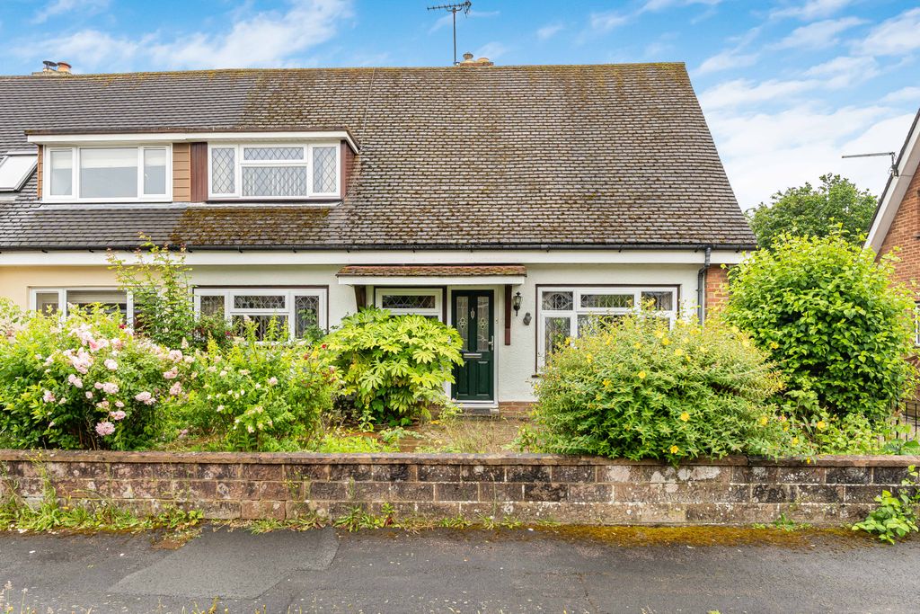2 bed semi-detached house for saleGloucester Close, Petersfield, Hampshire GU32