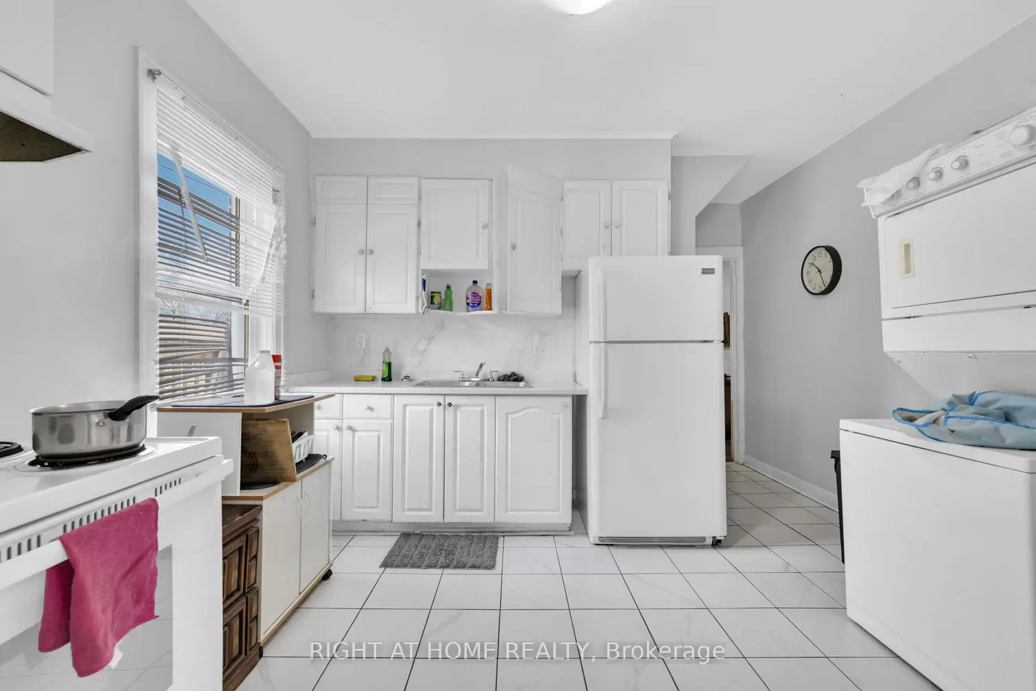 3497 Peter Street photo 5