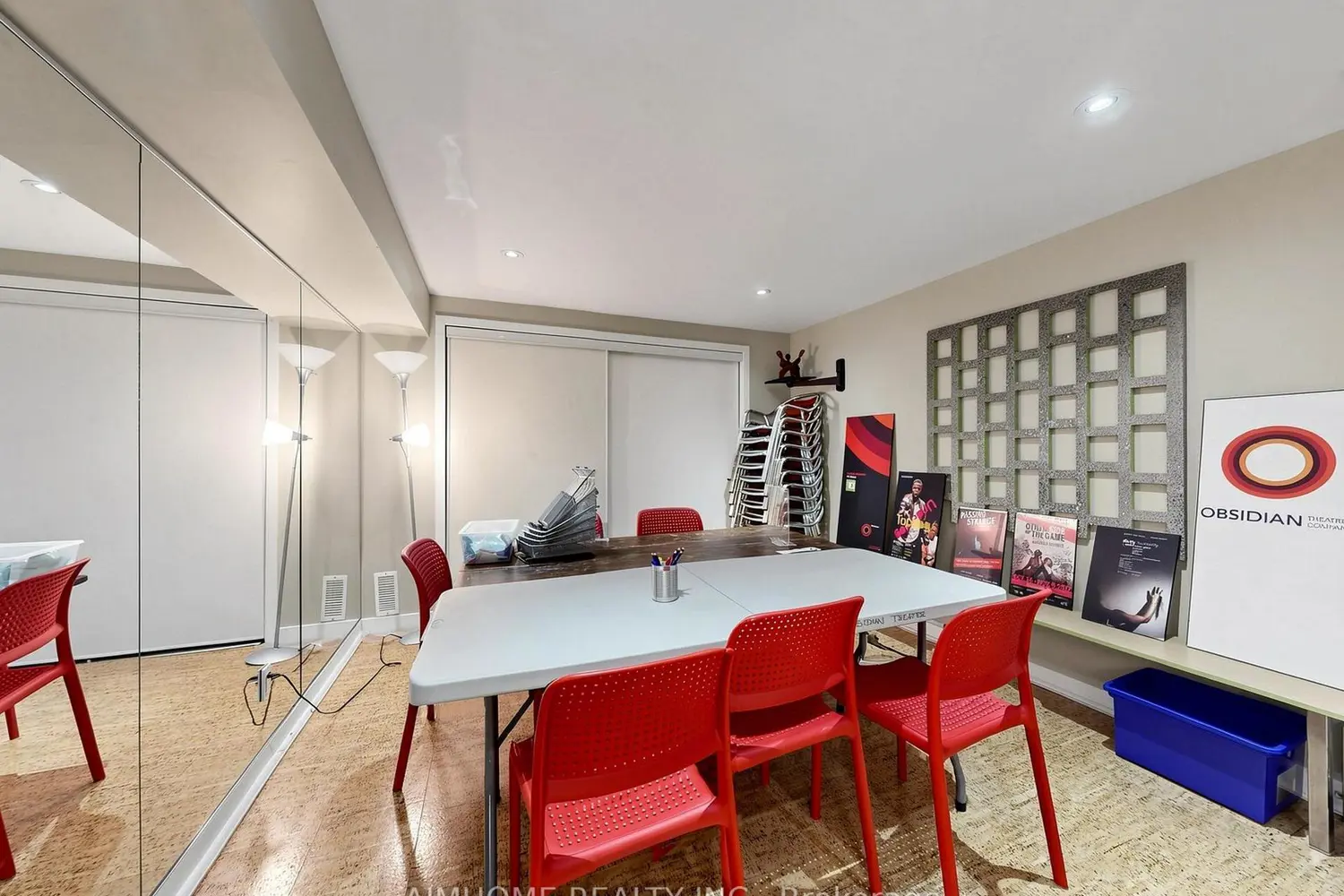 1089 Dundas Street photo 3