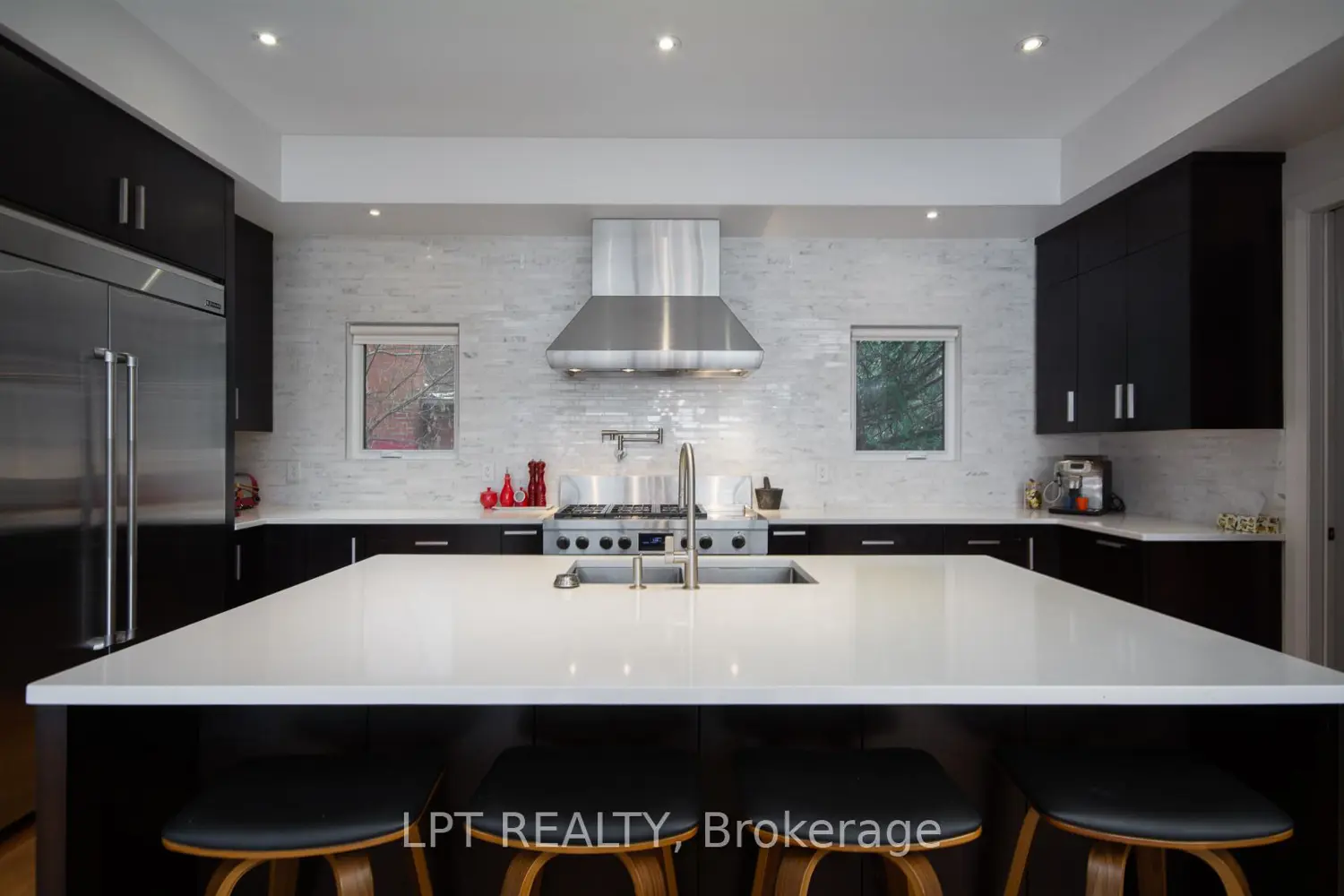 847 Walkley Road photo 3