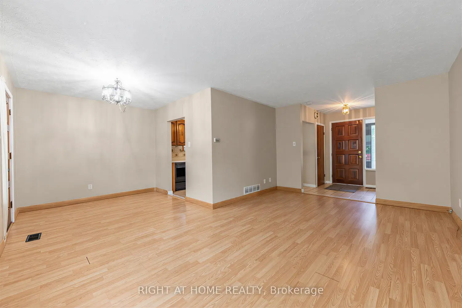 12 Candlewood Crescent photo 4