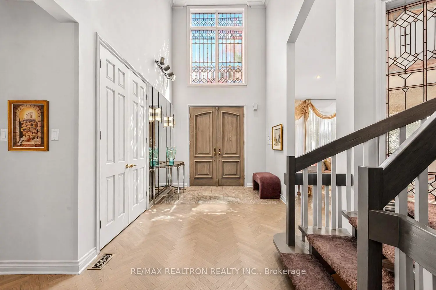 15 Sunforest Court photo 3