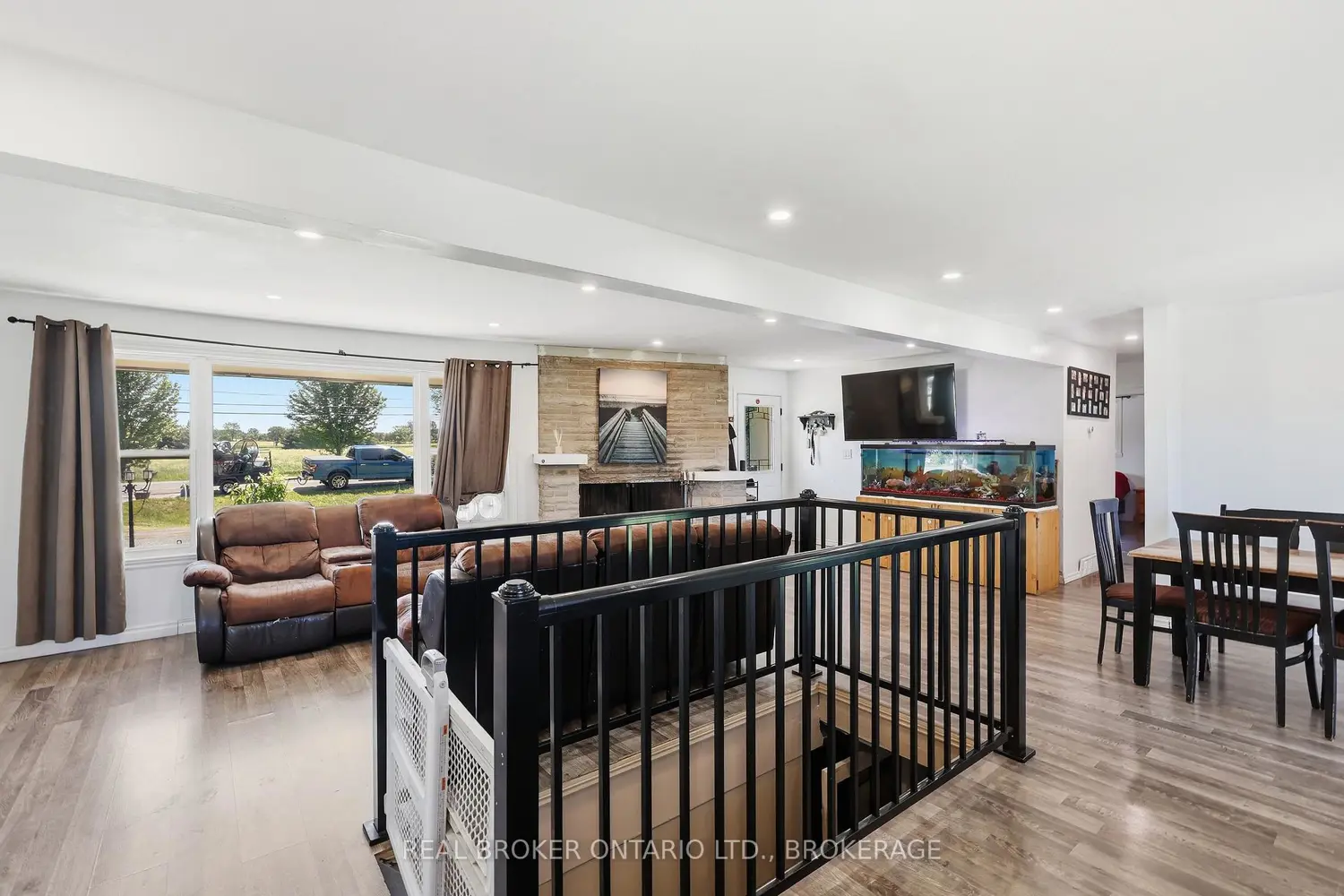 2499 Perth Road photo 5