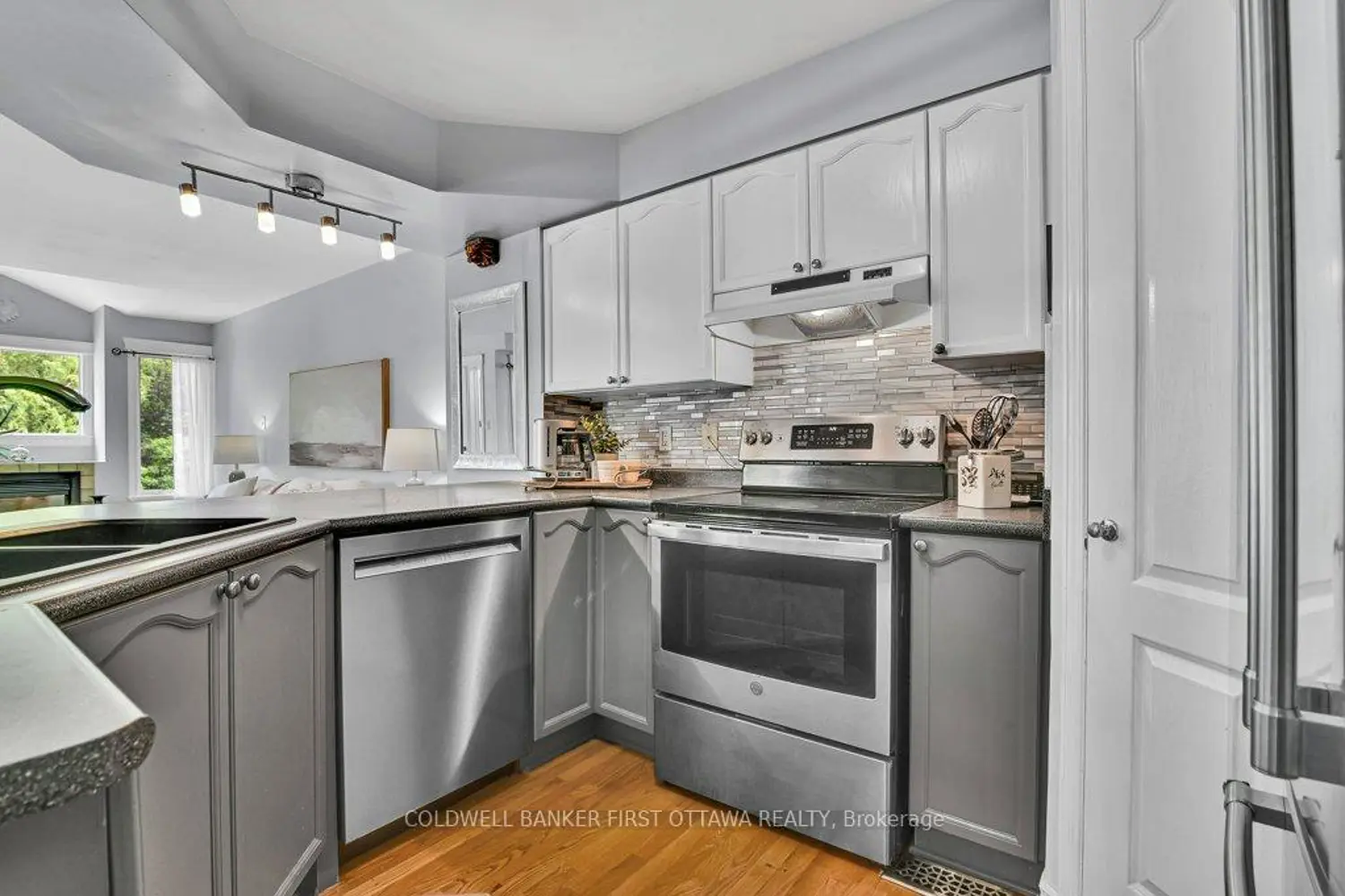 131 Hearst Way photo 5
