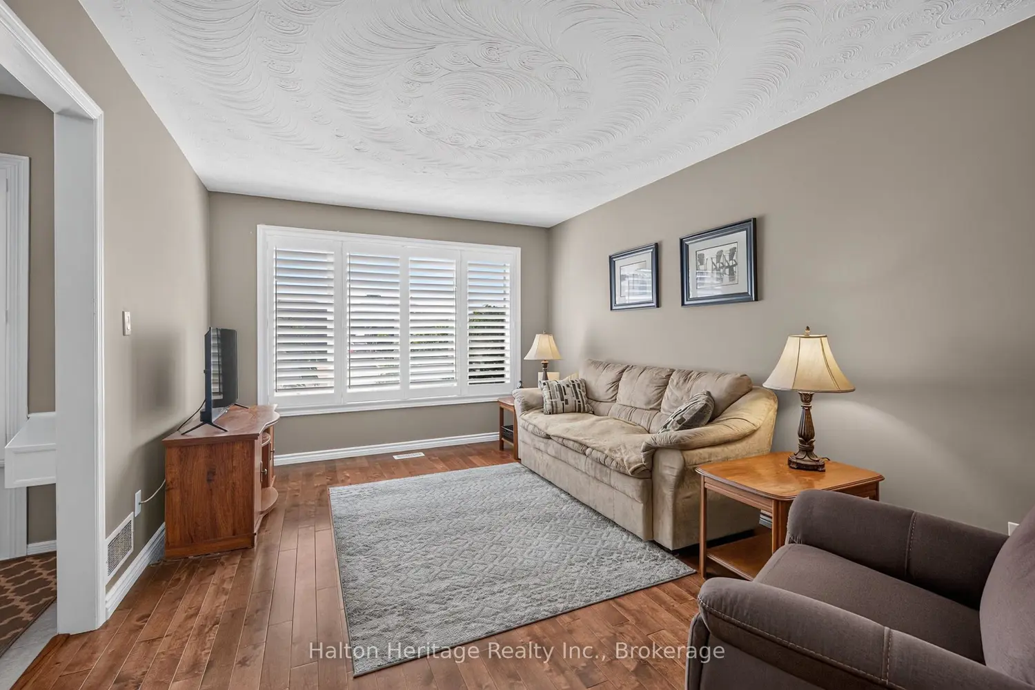 400 Eaglewood Drive photo 5