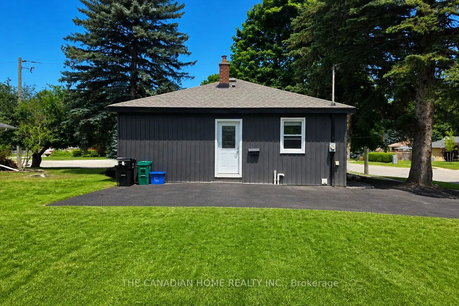 142 Winston Boulevard photo 2