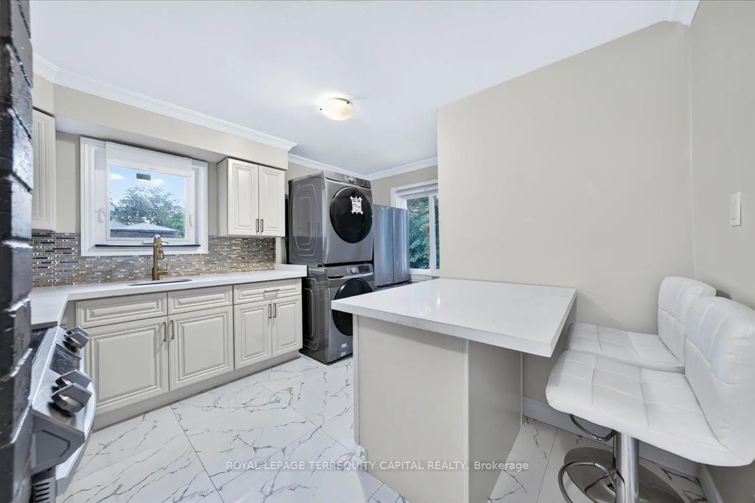 175 Clearbrooke Circle photo 5