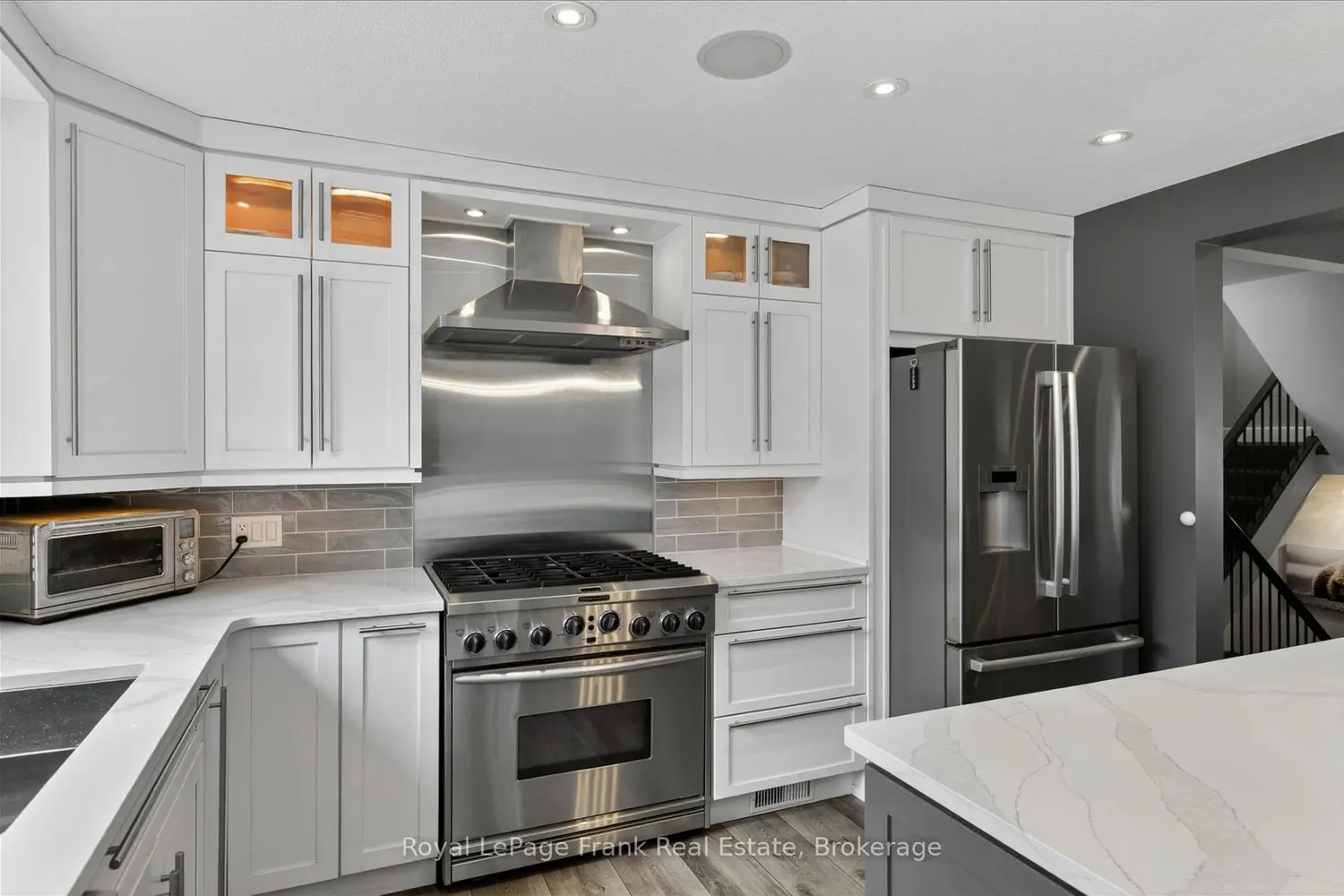 959 Weller Street photo 2