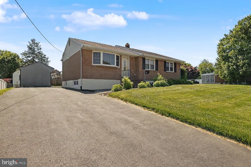 105 Macarthur Drive, Wilmington, DE 19804 photo 2
