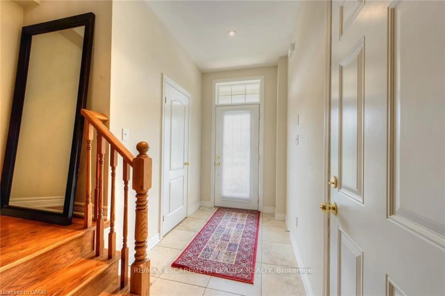 582 Stonehenge Drive photo 3