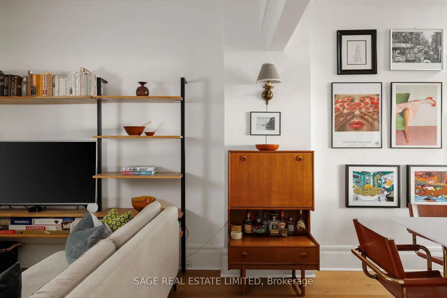 283 Booth Avenue photo 2