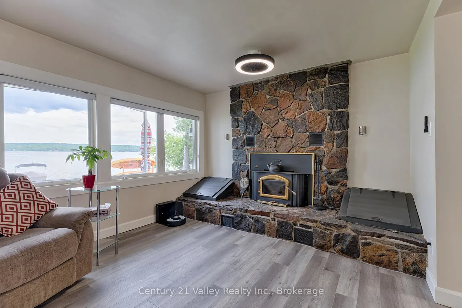229 Holiday Lane photo 5