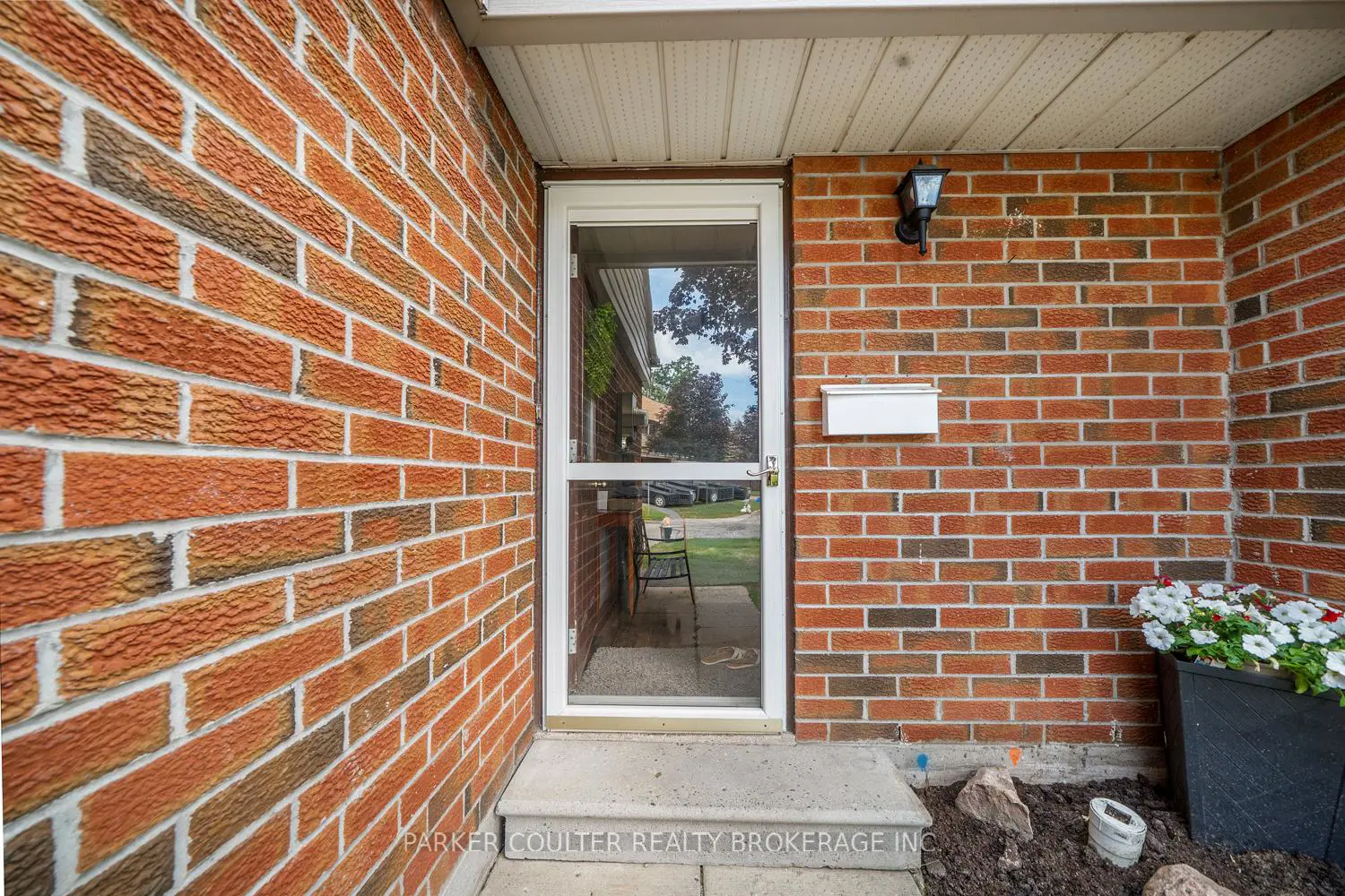 441 Barrie Road 16 photo 4