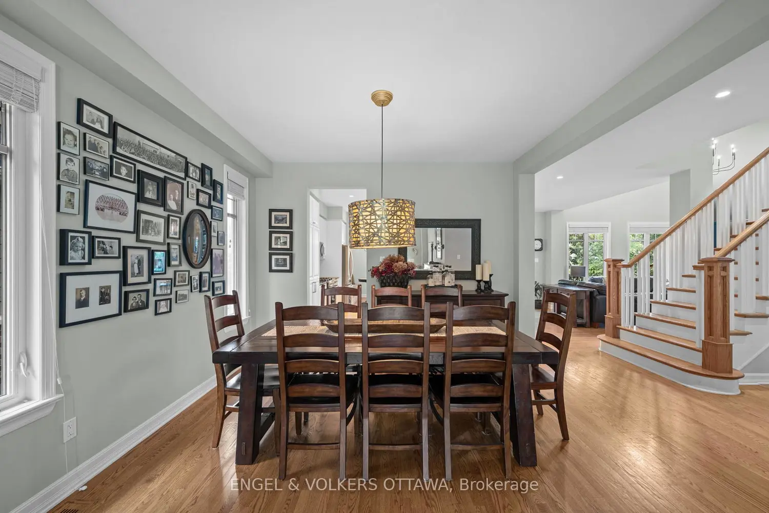 564 Erinwoods Circle photo 2