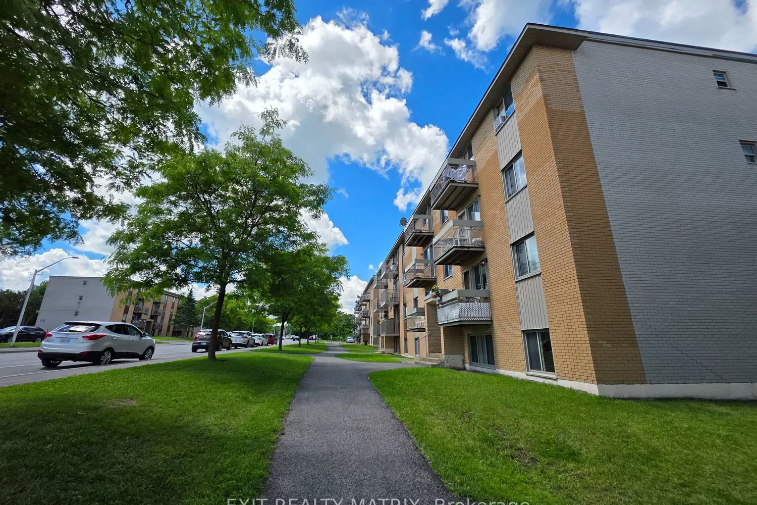 960 Cartier Boulevard 8 photo 2