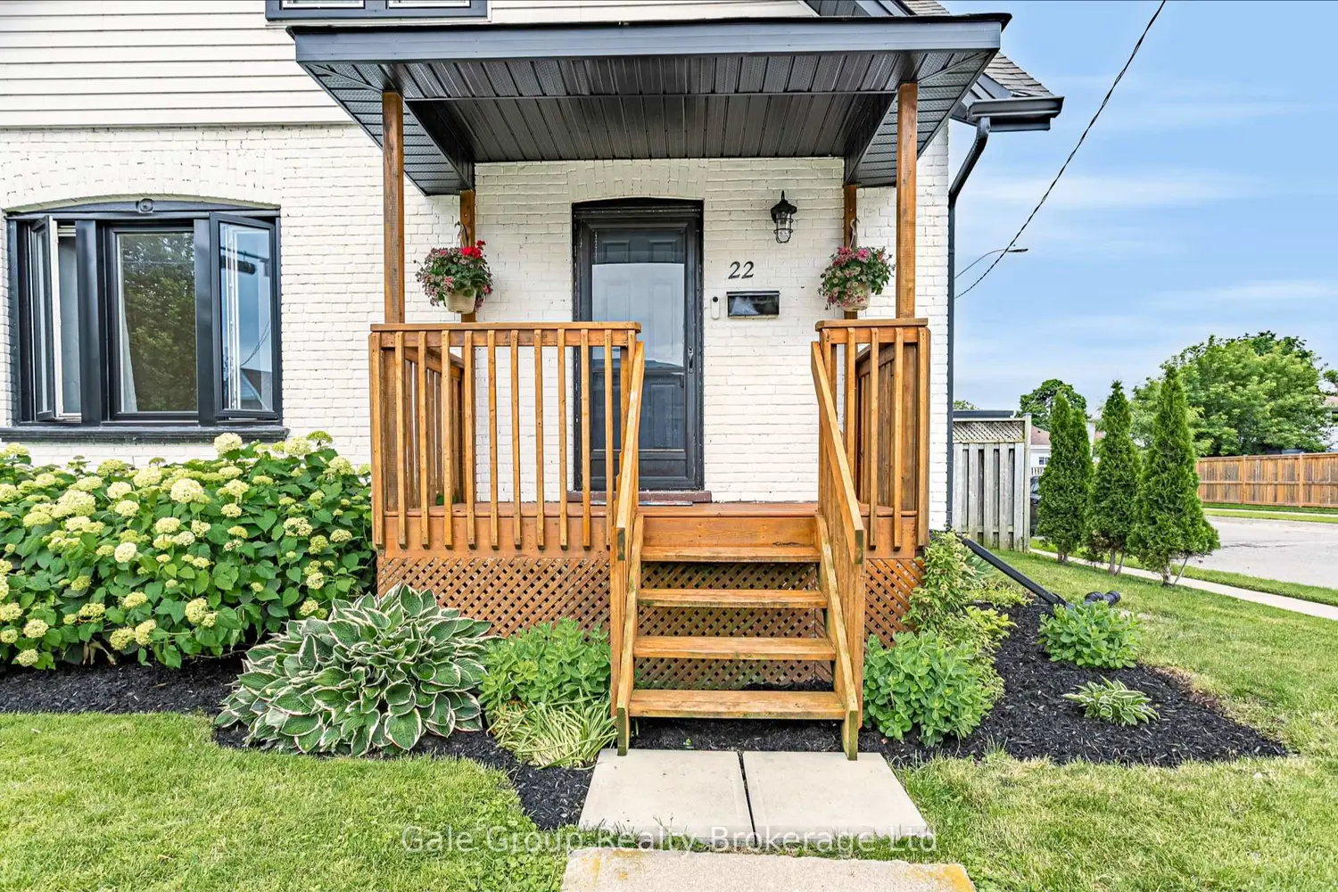 22 Strathcona Avenue photo 2