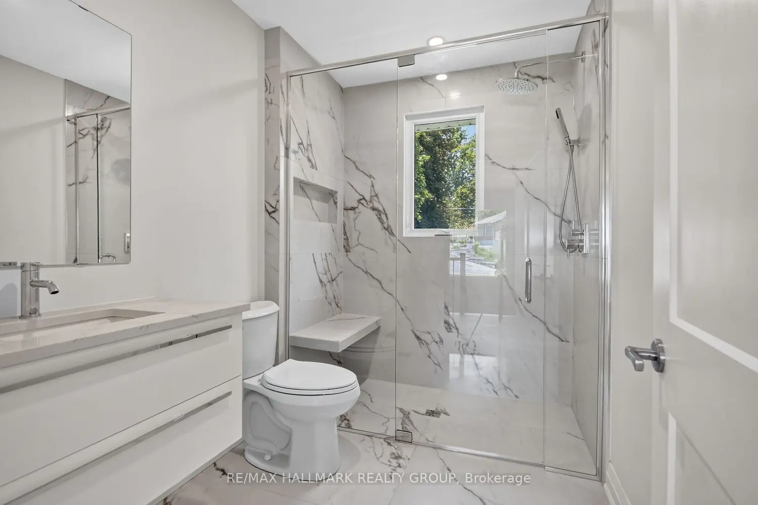 1054 Chelsea Drive photo 3