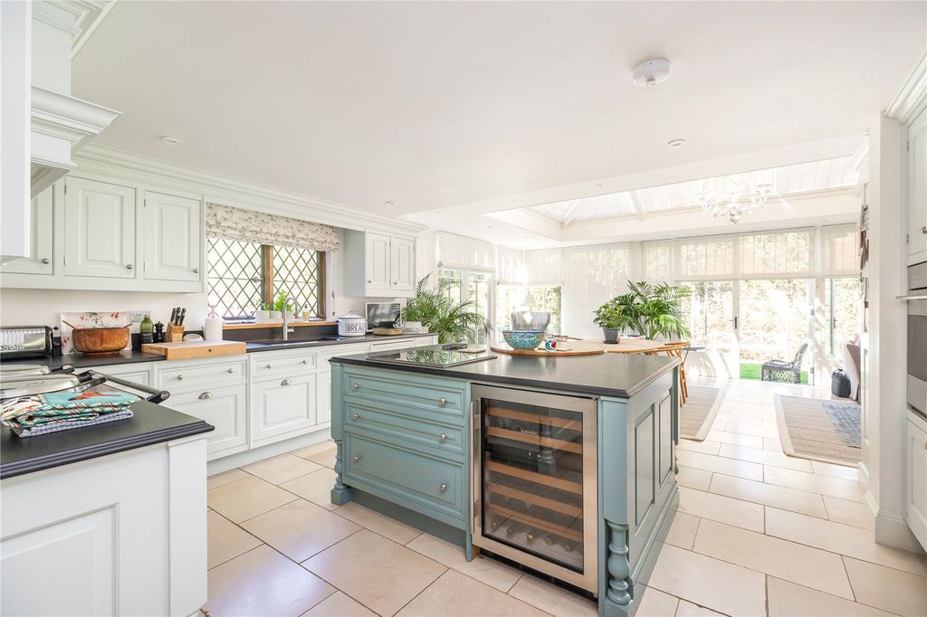 6 bed detached house for saleMinstead, Lyndhurst, Hampshire SO43 photo 4
