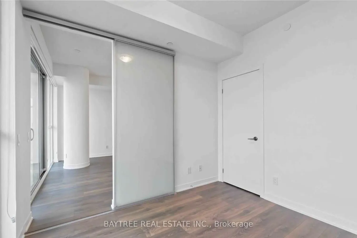 87 Peter Street 2908 photo 4