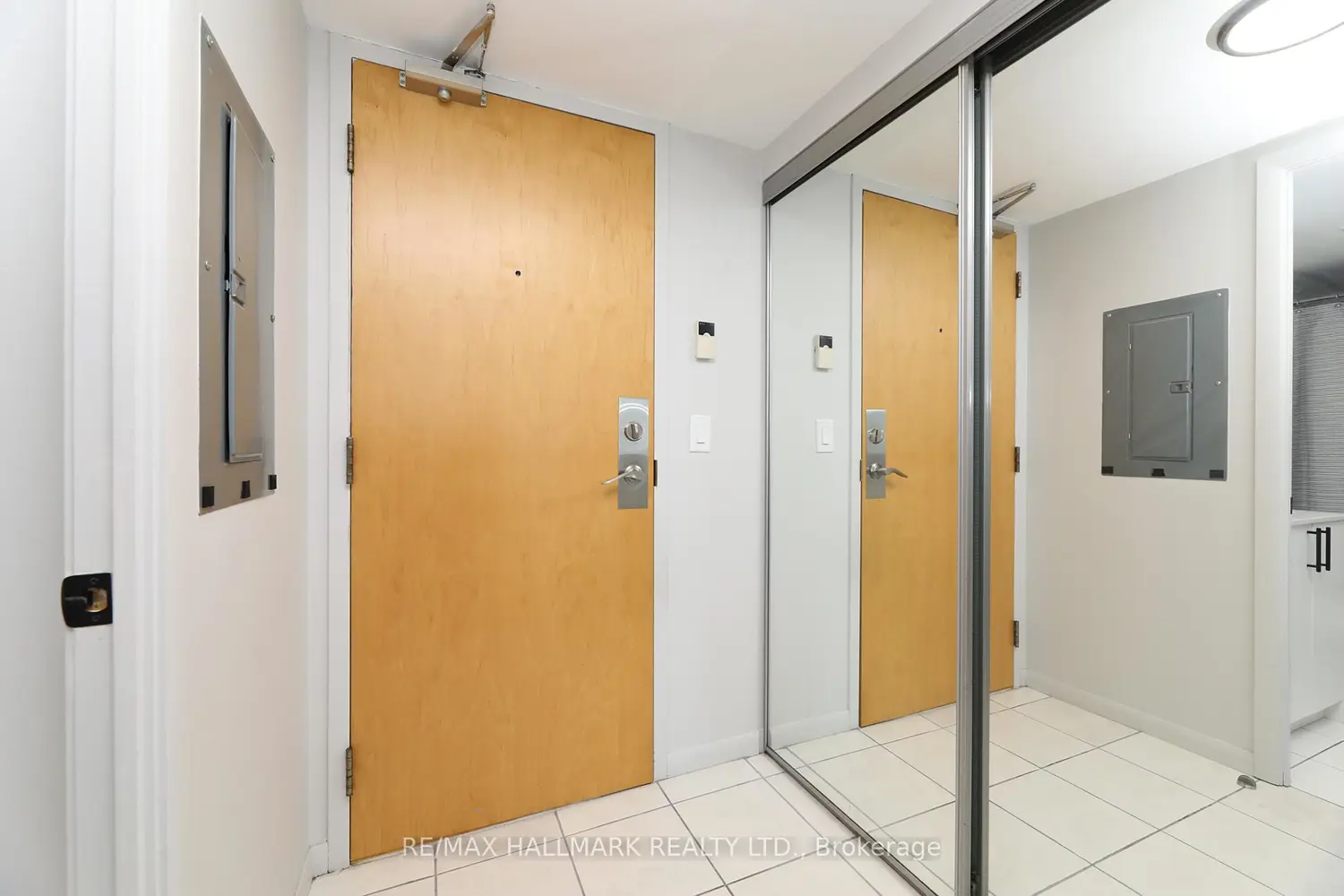 185 Legion Road 1810 photo 3