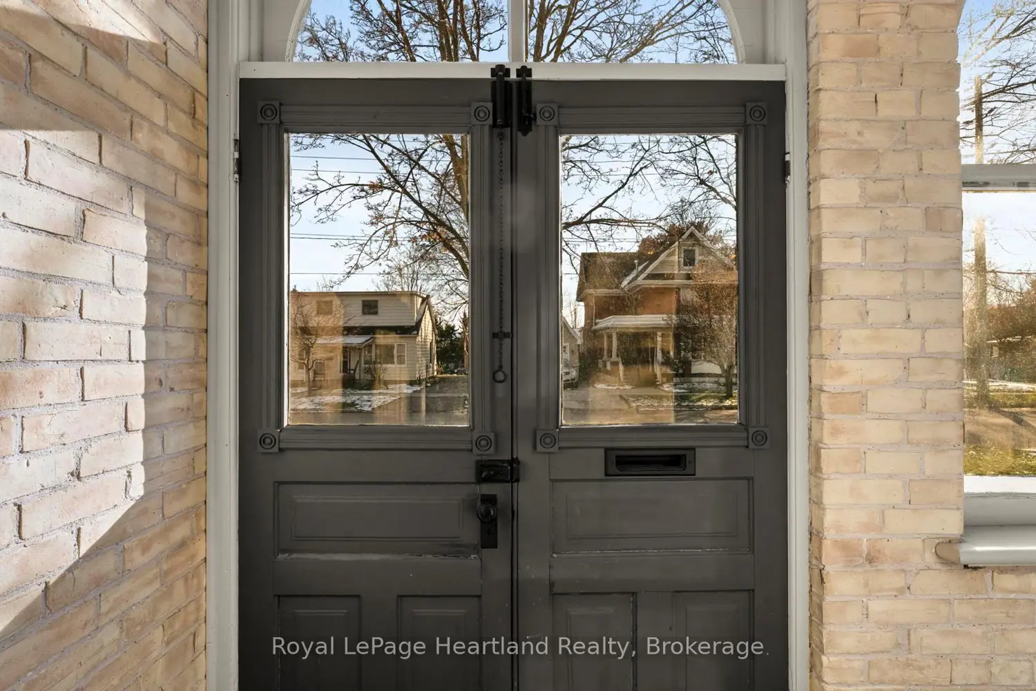175 St David Street photo 3