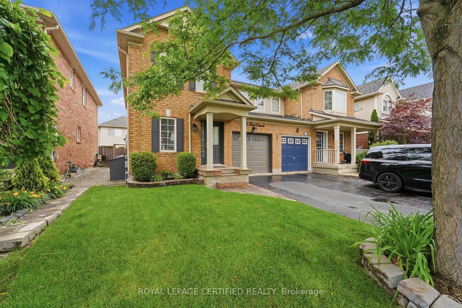 1149 Barr Crescent photo 3