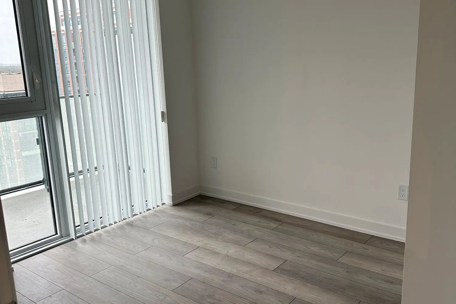 8 Tippett Road 1402 photo 4