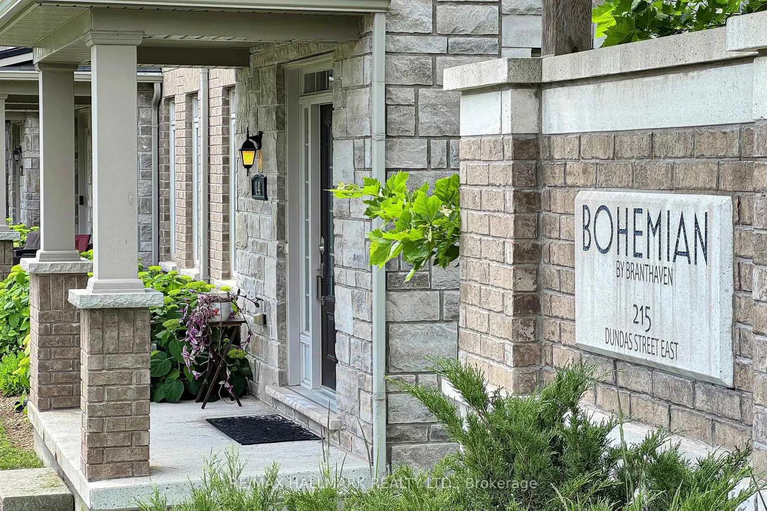 215 Dundas Street 14 photo 2