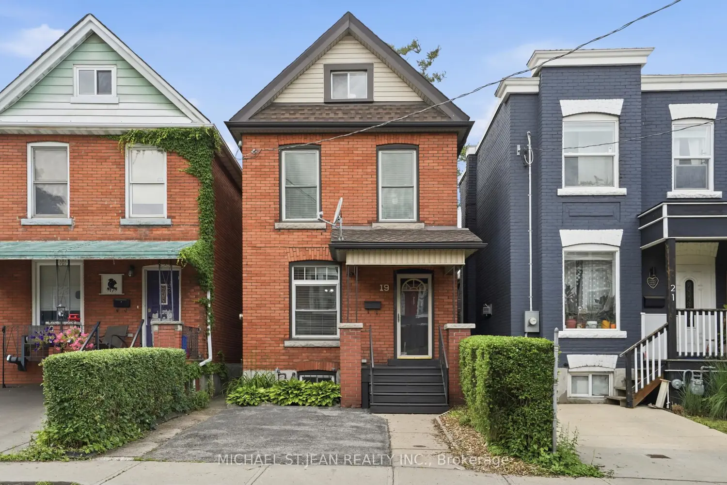 19 Huntley Street photo 2